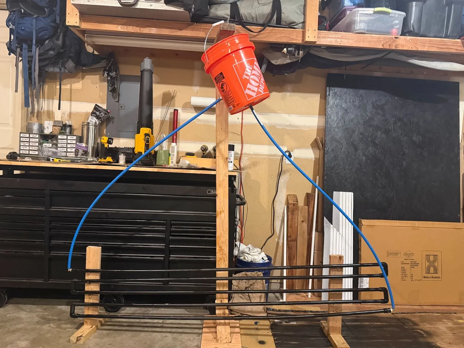 The assembled still with the elevated bucket reservoir