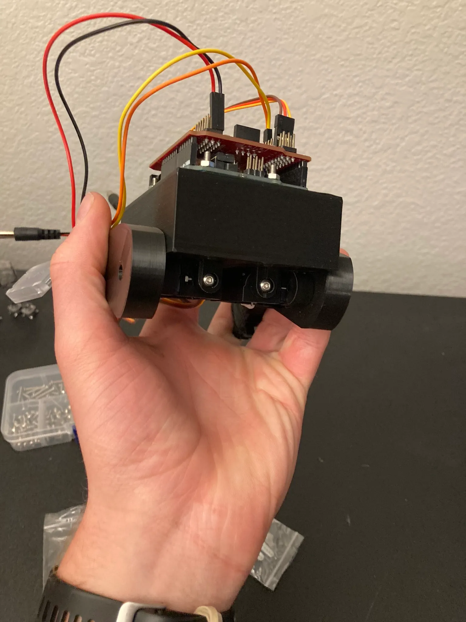 Body with servos and the controller board mounted