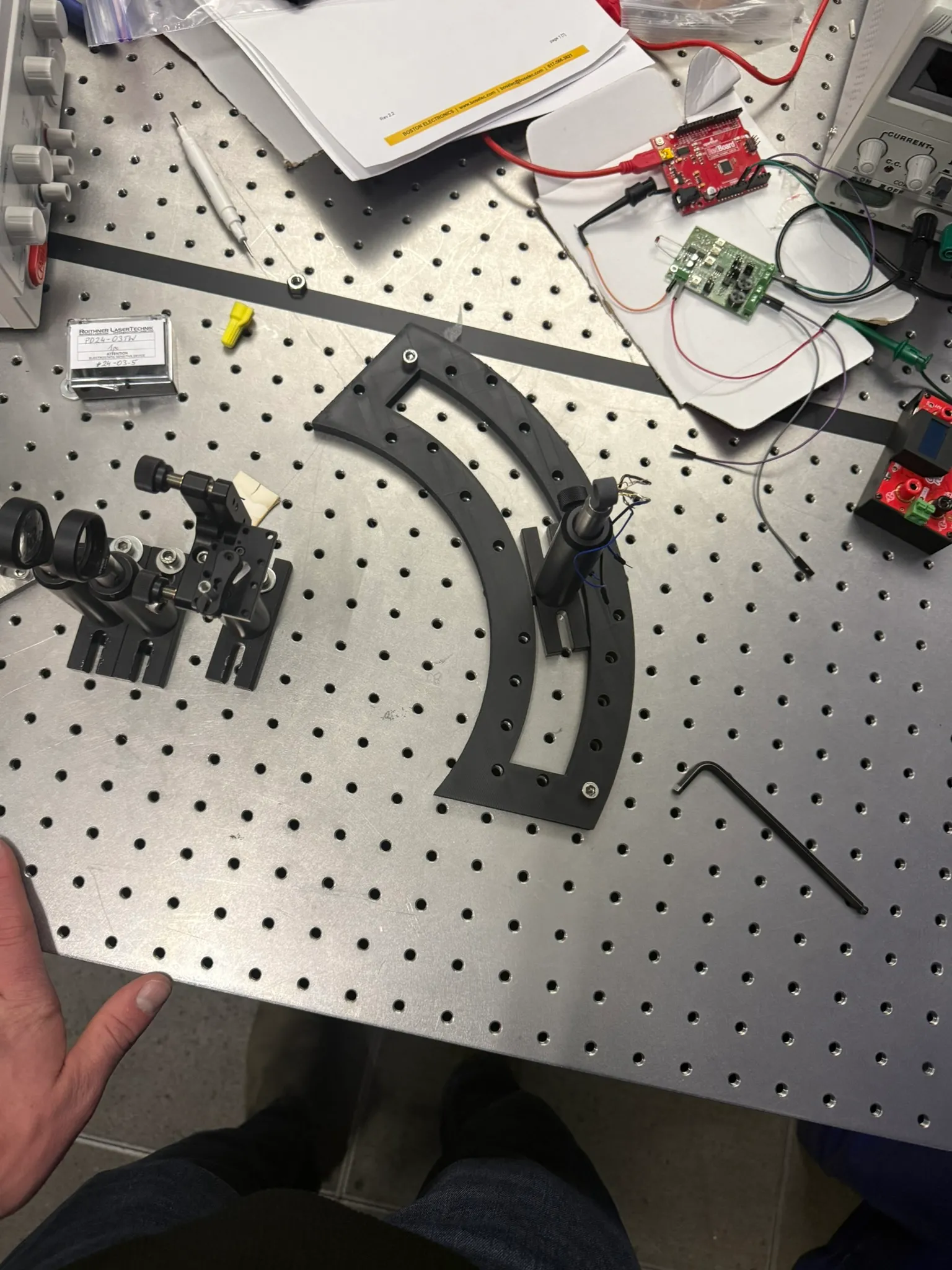 The printed detector arc on the optical breadboard