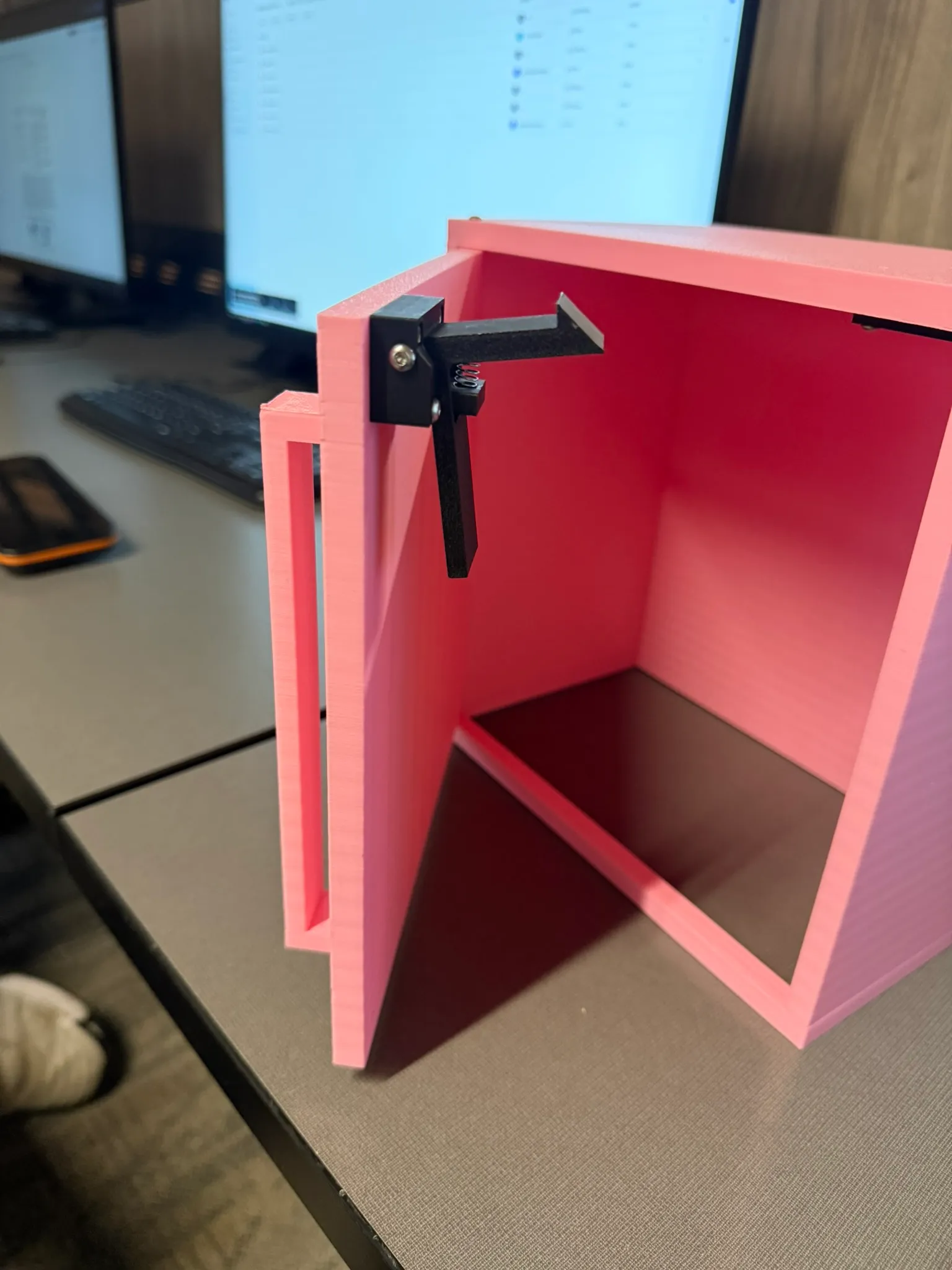 The latch mechanism mounted inside the cabinet door
